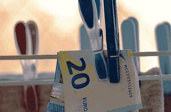 Carabanchelnet's tweet photo. 📌La “Gran Transferencia”: el saqueo de los salarios inquilinos
https://t.co/BsPK741MpQ
#Carabanchel #Madrid #especulacion #GranTransferencia #inquilinos #rentistas #salarios https://t.co/UXLpSCewEj