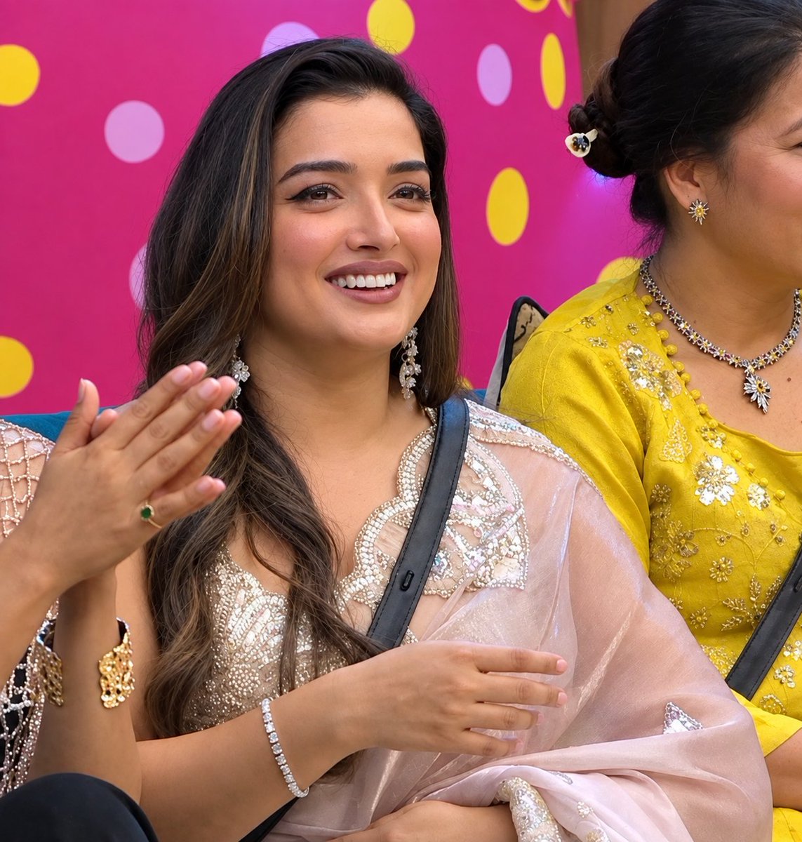 ShivRit_Admirer's tweet photo. effortlessly, heavenly Beautiful.🫠😭🤍🪽🤌🫶 @aamrapali1101 

AAMRAPALI RULES BB20

#AamrapaliDubey #bigboss20 https://t.co/r0s04sMpXu