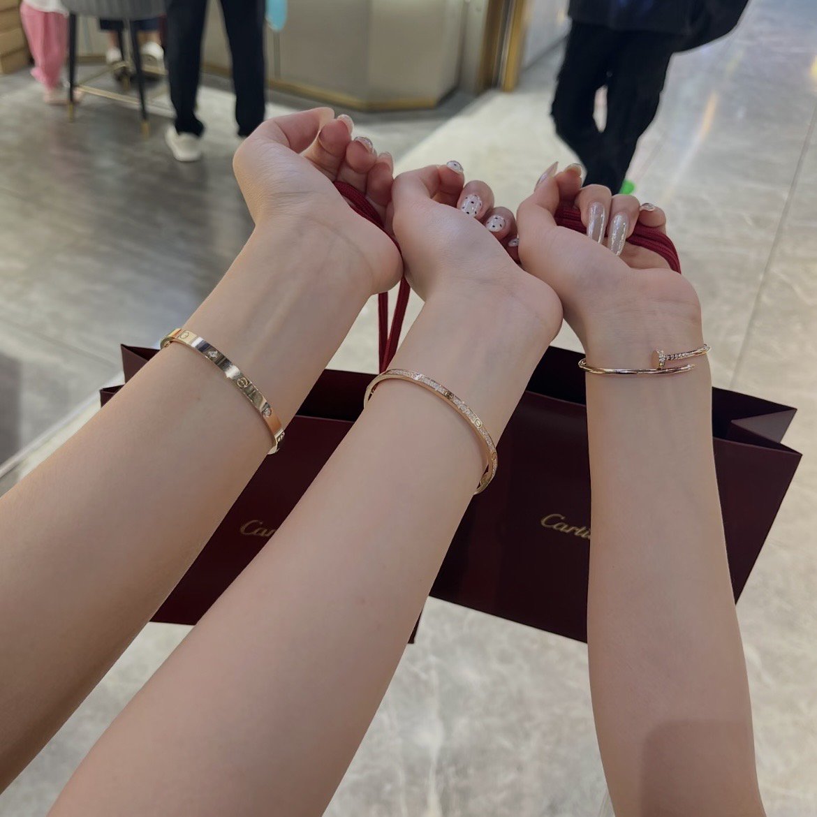 momoko_2412's tweet photo. 買い物すると毎回必ず3桁使ううちの女帝ｽﾞ💎
歌舞伎に行く前の風景です。
金持ちすぎておもろい...✨ https://t.co/EwZZ8ebQO1