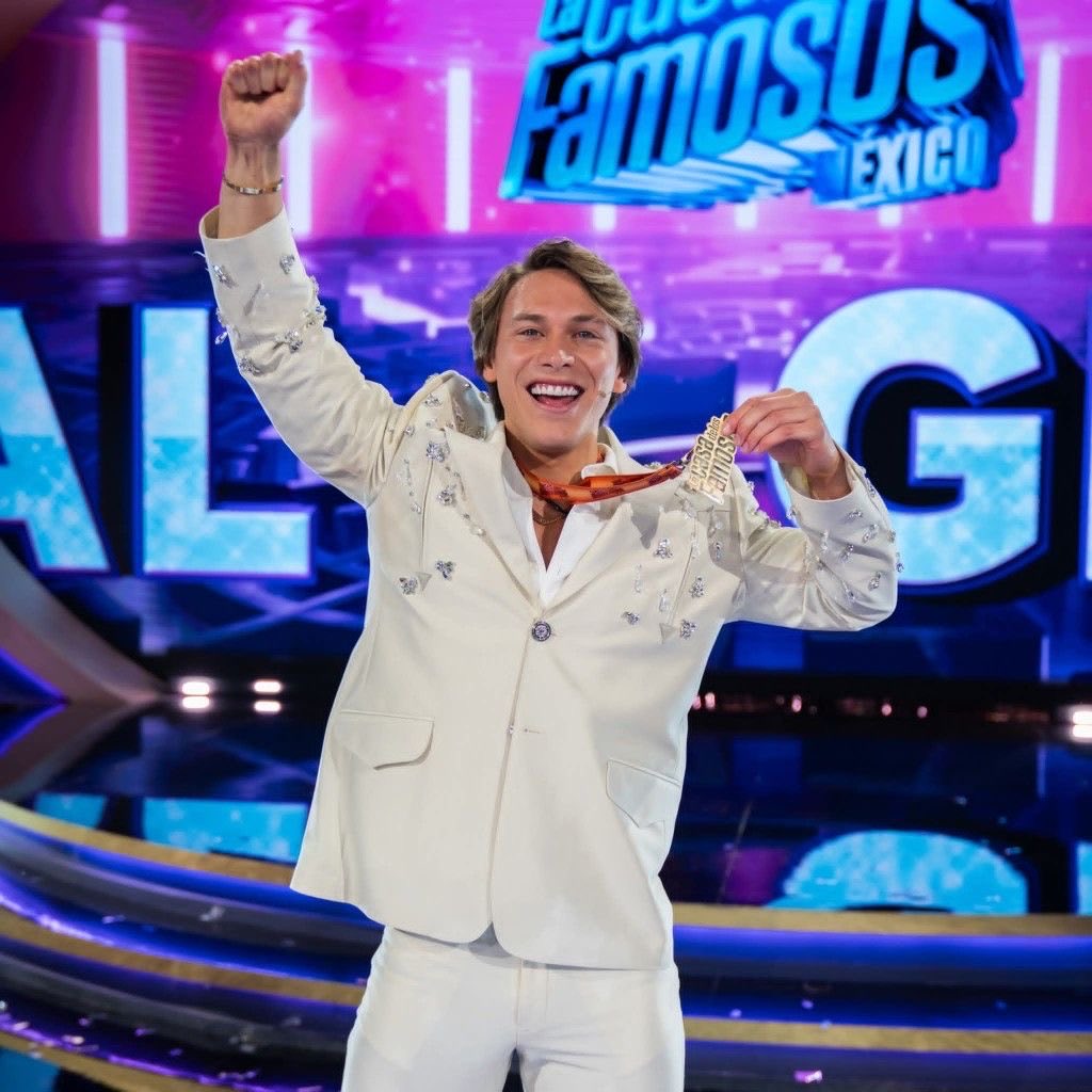 DondeEstaAldo's tweet photo. #DóndeEstáAldo ? 

Siendo el ganador con más votos de las 4 temporadas de #LaCasaDeLosFamososMéxico sigue teniendo el título como el ganador más votado. ❤️✨

Por siempre el mejor ganador de todas las ediciones. ✌🏻🥰

#AldoTDeNigris https://t.co/IAc079z6iK