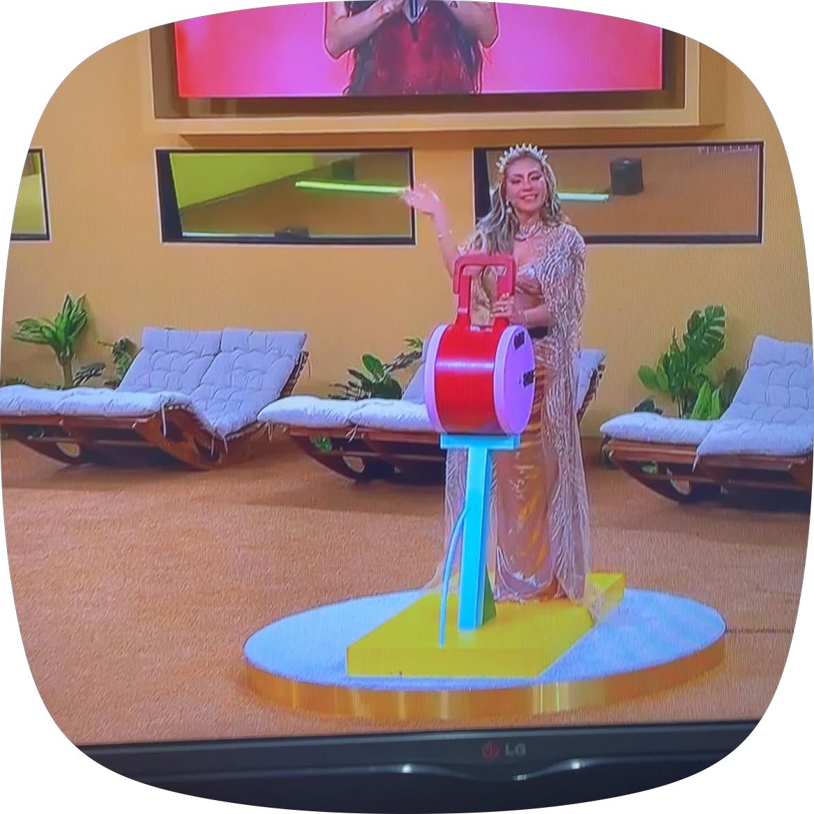 sergmac9864's tweet photo. @LaCasaFamososMx Pinche mujer preciosa, la verdadera ganadora de la casa de los famosos, muy bien merecido https://t.co/QJ0W3lebin