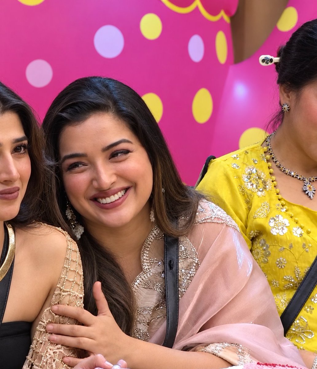 ShivRit_Admirer's tweet photo. effortlessly, heavenly Beautiful.🫠😭🤍🪽🤌🫶 @aamrapali1101 

AAMRAPALI RULES BB20

#AamrapaliDubey #bigboss20 https://t.co/r0s04sMpXu
