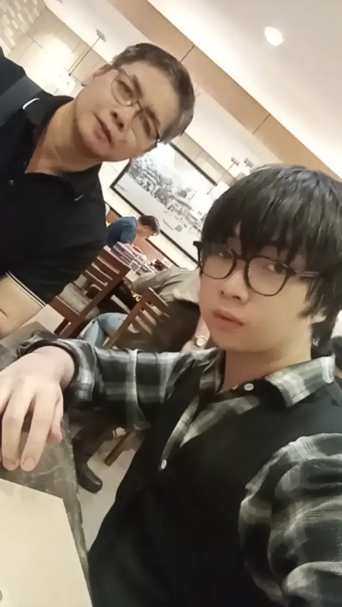 realastarte's tweet photo. selfie with my parents #selfie #parents #mother #father #cute https://t.co/XvrupAsM7z