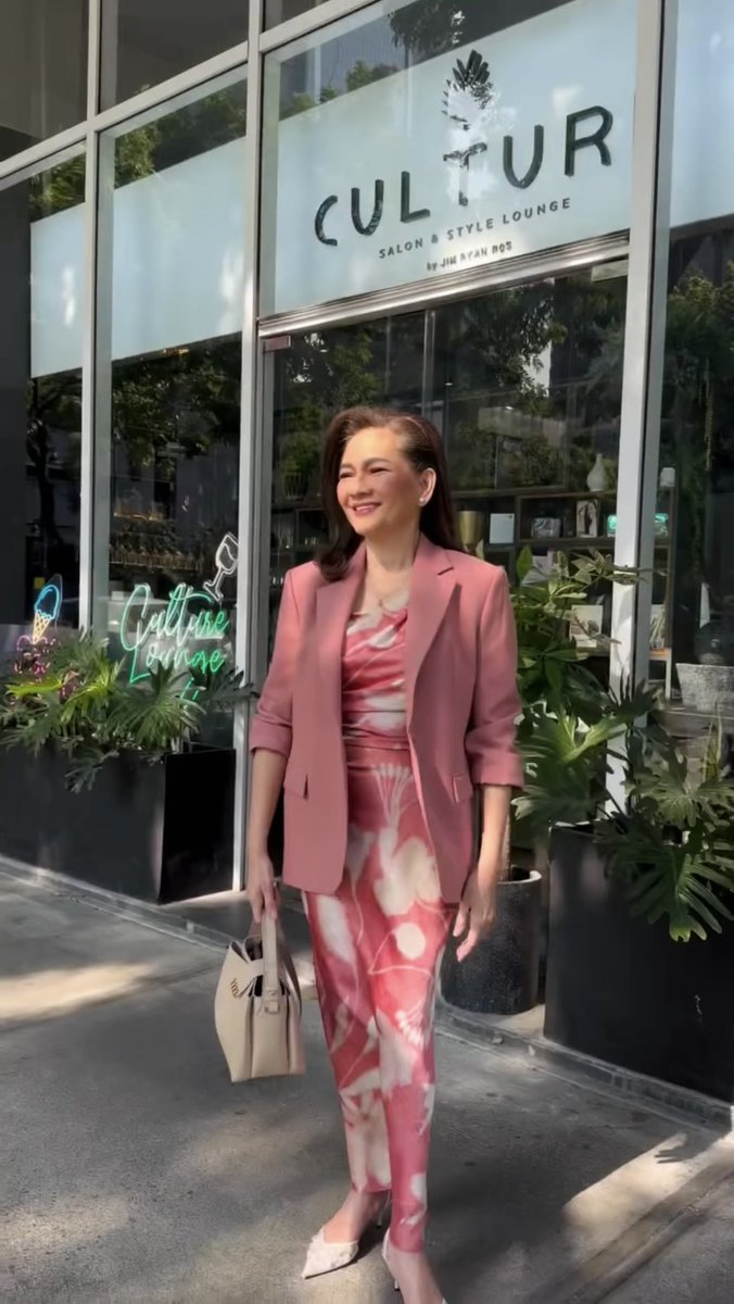 happyallydumpy's tweet photo. Another one of her fits added to my favorites! Always stunning @risahontiveros 💗 https://t.co/t6j37vxlnq https://t.co/8BZ9wNzwfl