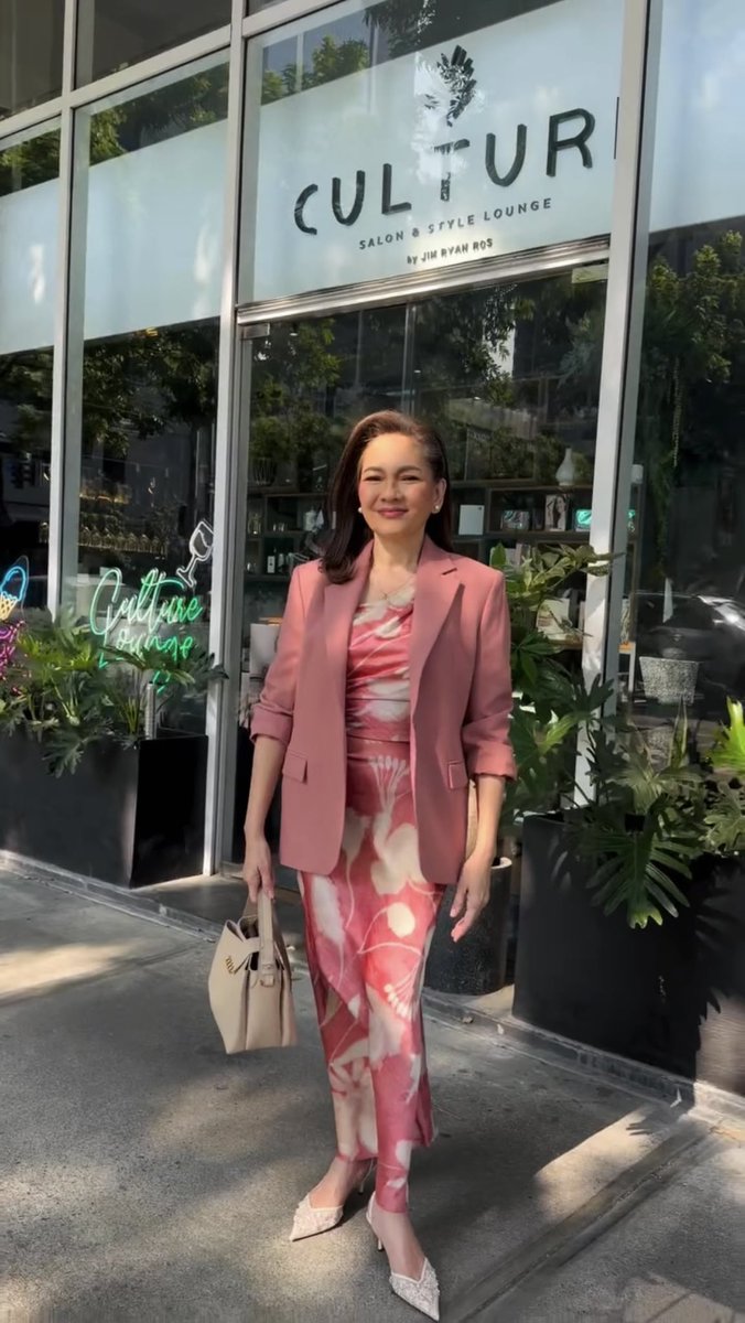 happyallydumpy's tweet photo. Another one of her fits added to my favorites! Always stunning @risahontiveros 💗 https://t.co/t6j37vxlnq https://t.co/8BZ9wNzwfl