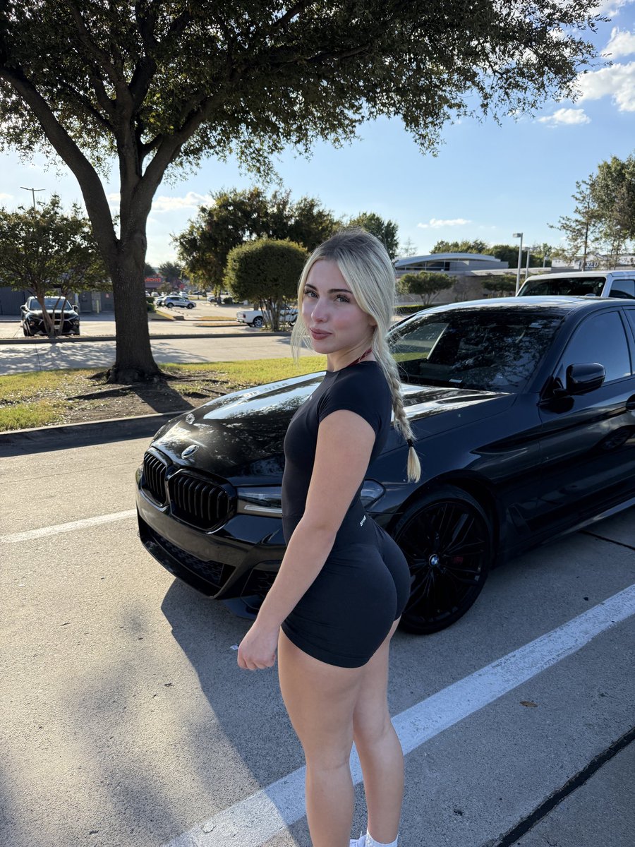 FanChloeCutie's tweet photo. Gym girl aesthetic perfected 💟 https://t.co/S4F0pGwDFs