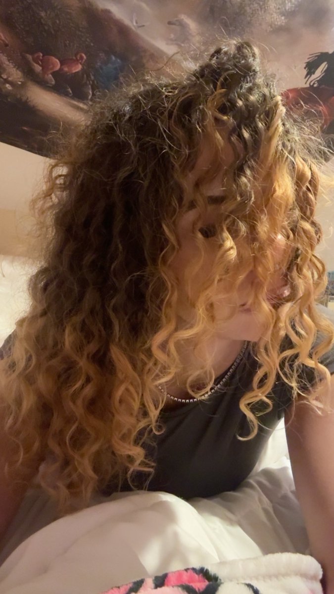 leanadoll's tweet photo. curly hair don’t care https://t.co/7Mfx373d7X