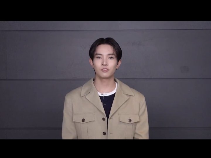 whosomeoneelse's tweet photo. @evvapink hellooooo your fav literally looks like ugly ahjumma in 80s https://t.co/5uwLHWZU1K