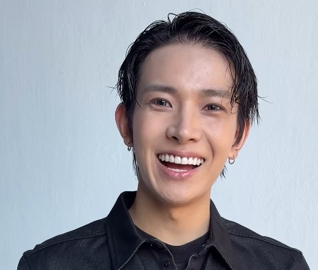 whosomeoneelse's tweet photo. @evvapink hellooooo your fav literally looks like ugly ahjumma in 80s https://t.co/5uwLHWZU1K