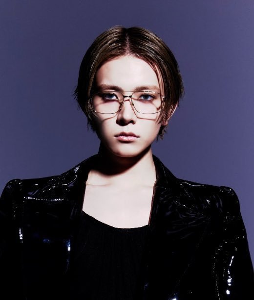whosomeoneelse's tweet photo. @evvapink hellooooo your fav literally looks like ugly ahjumma in 80s https://t.co/5uwLHWZU1K