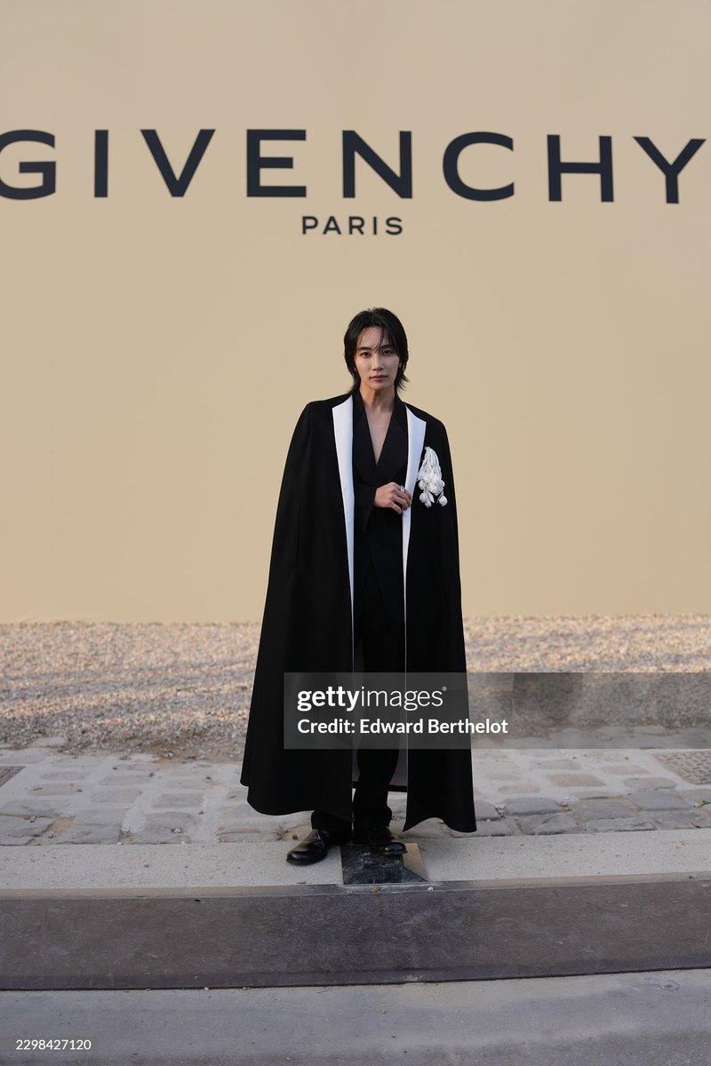hanniethinker04's tweet photo. 261002 #JEONGHAN #정한 
JEONGHAN AT PARIS FASHION WEEK FOR GIVENCHY SUMMER 2027 WOMENSWEAR SHOW     

JEONGHAN AT GIVENCHY PFW
#JEONGHANxGIVENCHY #GivenchySS27
#ParisFashionWeek @pledis_17 @givenchy https://t.co/iKev0Y7mIQ