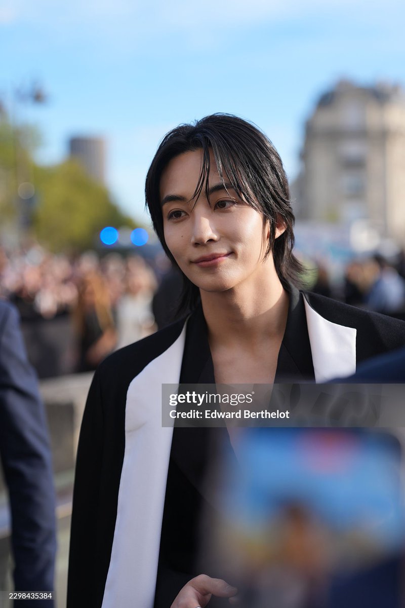 hanniethinker04's tweet photo. 261002 #JEONGHAN #정한 
JEONGHAN AT PARIS FASHION WEEK FOR GIVENCHY SUMMER 2027 WOMENSWEAR SHOW     

JEONGHAN AT GIVENCHY PFW
#JEONGHANxGIVENCHY #GivenchySS27
#ParisFashionWeek @pledis_17 @givenchy https://t.co/Sh2EPDA3Vv