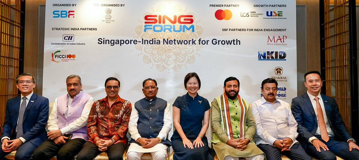 NayabSainiBJP's tweet photo. सिंगापुर दौरे के दूसरे दिन SING FORUM (Singapore India Network for Growth) के मंच पर संवाद का अवसर मिला। इस अवसर पर Ms. Gan Siow Huang, Minister of State, Ministry of Foreign Affairs & Ministry of Energy, Trade and Industry से चर्चा हुई।

हरियाणा और सिंगापुर के बीच इंफ्रास्ट्रक्चर, इंडस्ट्री और आपसी सहयोग बढ़ाने के विभिन्न पहलुओं पर विस्तृत चर्चा हुई। हमारा लक्ष्य हरियाणा को इंडस्ट्रियल पावर बनाने के साथ-साथ भारत की इनोवेशन कैपिटल के रूप में स्थापित करना है।

प्रदेश में सिंगापुर की कंपनियों के टेक्नोलॉजी और प्रोफेशनल कैपेबिलिटी सेंटर्स स्थापित करने तथा गुरुग्राम और आसपास के क्षेत्रों में इंटीग्रेटेड टाउनशिप, कमर्शियल डेवलपमेंट और मॉडर्न अर्बन इंफ्रास्ट्रक्चर के क्षेत्र में पार्टनरशिप की बहुत संभावनाएं हैं।

#HappeningHaryana #StartupHaryana #ViksitHaryana

@MFAsg
