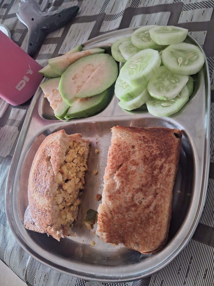 AnnuInfo's tweet photo. #Day269
Intermittent Fasting : 13 Hours
Breakfast At 9:00 
Paneer Bomb Sandwich 🥪
Fibres &amp; Guava 

Lunch:
 Very Light Lunch

Evening:
Roasted Makhana/Fruits https://t.co/wG0VMmomNV