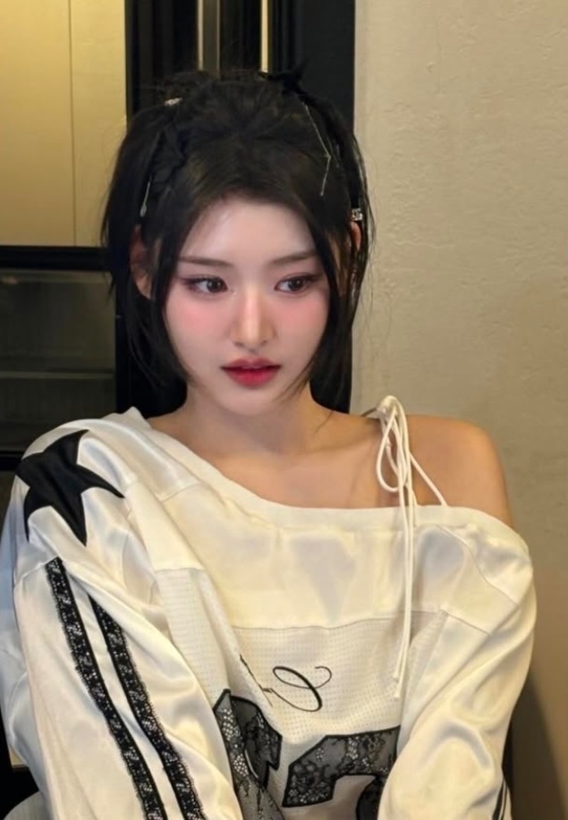 TWENKLE_20's tweet photo. 데뷔 쇼케이스 때 헤메코 너무 예뻣음🐣 https://t.co/saGYCNOYYi
