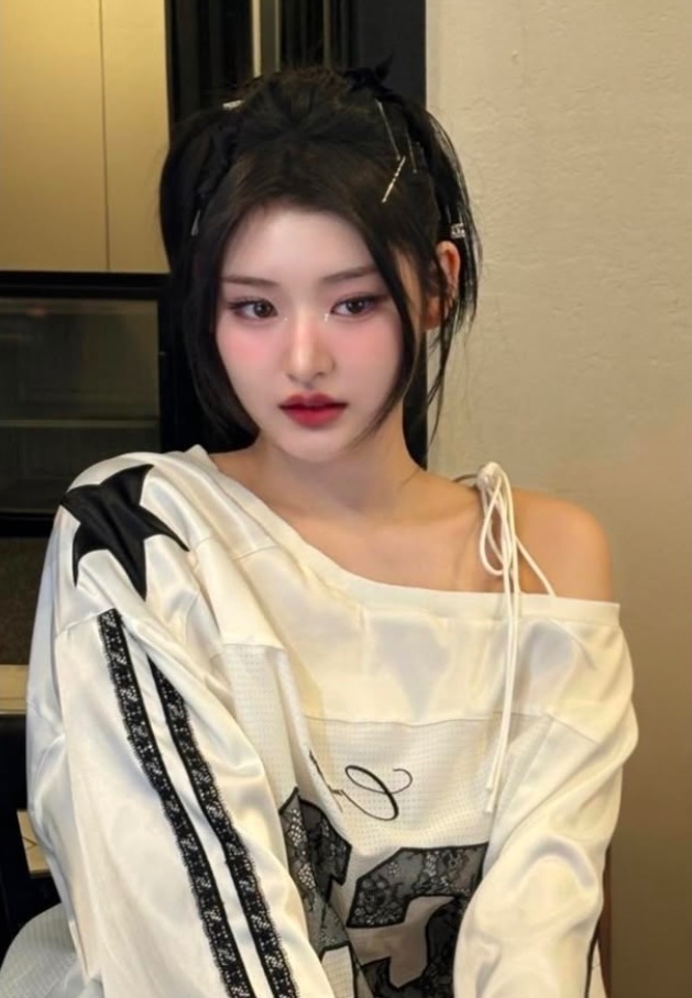 TWENKLE_20's tweet photo. 데뷔 쇼케이스 때 헤메코 너무 예뻣음🐣 https://t.co/saGYCNOYYi