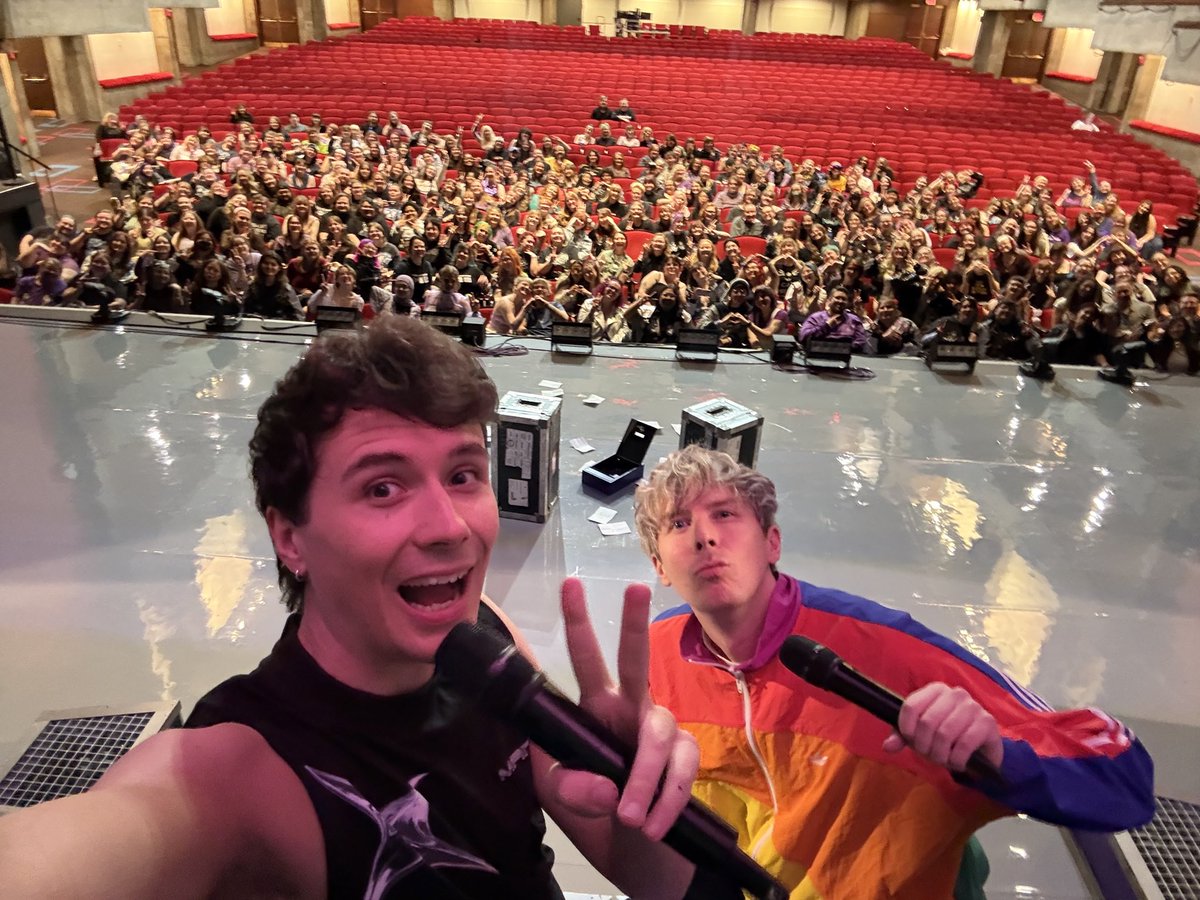 HLpreshowpics's tweet photo. PHINDIANAPOLIS https://t.co/n67OrlFE55