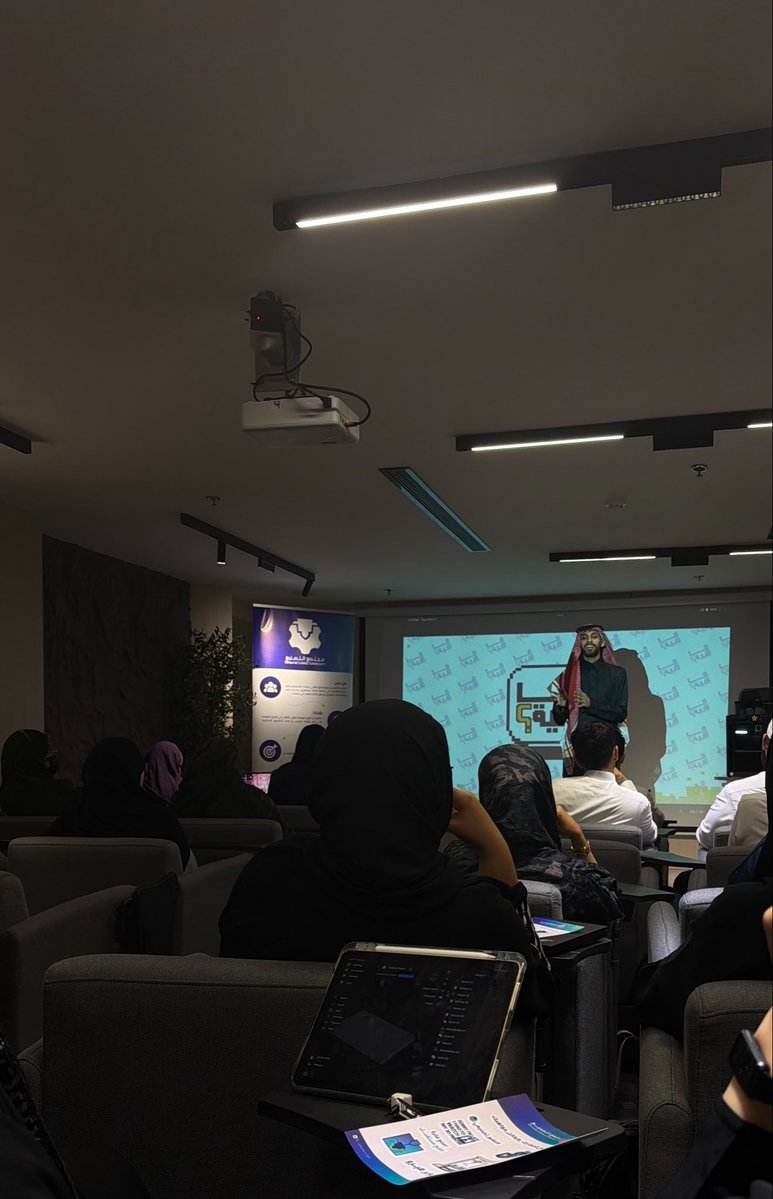 engihms's tweet photo. أول يوم في معسكر 3D Printing 101 مع  @ManfactringSA
تجربة جديدة وممتعة جدًا، واليوم أخذنا أول خطواتنا في الـ3D Modeling وتعلمنا كيف نحول أفكارنا لتصاميم ثلاثية الأبعاد
اترقب اللي جاي!!💫 https://t.co/negxdbL6gI