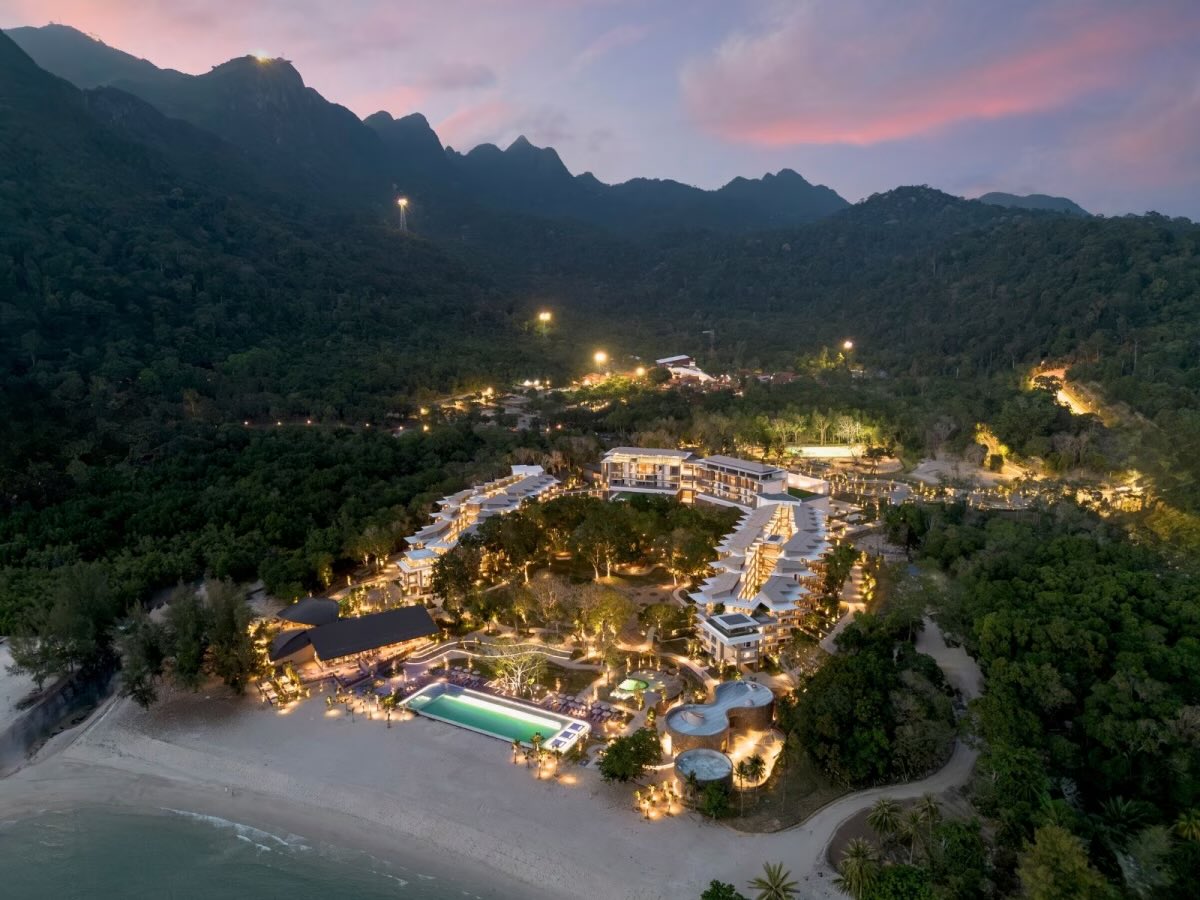 gayatravel's tweet photo. Discover Hilton Burau Bay Langkawi Resort, a 251-room nature-led retreat surrounded by rainforest, mountains and the Andaman Sea.

Read more: https://t.co/AQgbedE0tZ

#GayaTravel #Langkawi https://t.co/Ryn7WFXftq