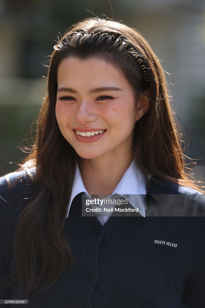 beckyfanclub05's tweet photo. แจกรอยยิ้มหวานๆ ต้อนรับวันจันทร์ ☀️

@MIUMIUofficial @AngelssBecky

REBECCA X MIU MIU PFWSS27
#MiuMiuSS27xBecky
#MiuMiuPFWxBecky
#beckysangels #BeckyArmstrong
#MiuMiuSS27 #MiuMiu #ParisFashionWeek https://t.co/9303ESLPuD