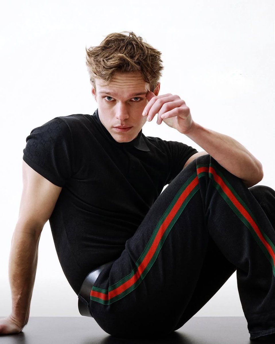 gekkehuiz's tweet photo. Gen Z wants to have sex with Finn Bennett https://t.co/jgQZq0jc62
