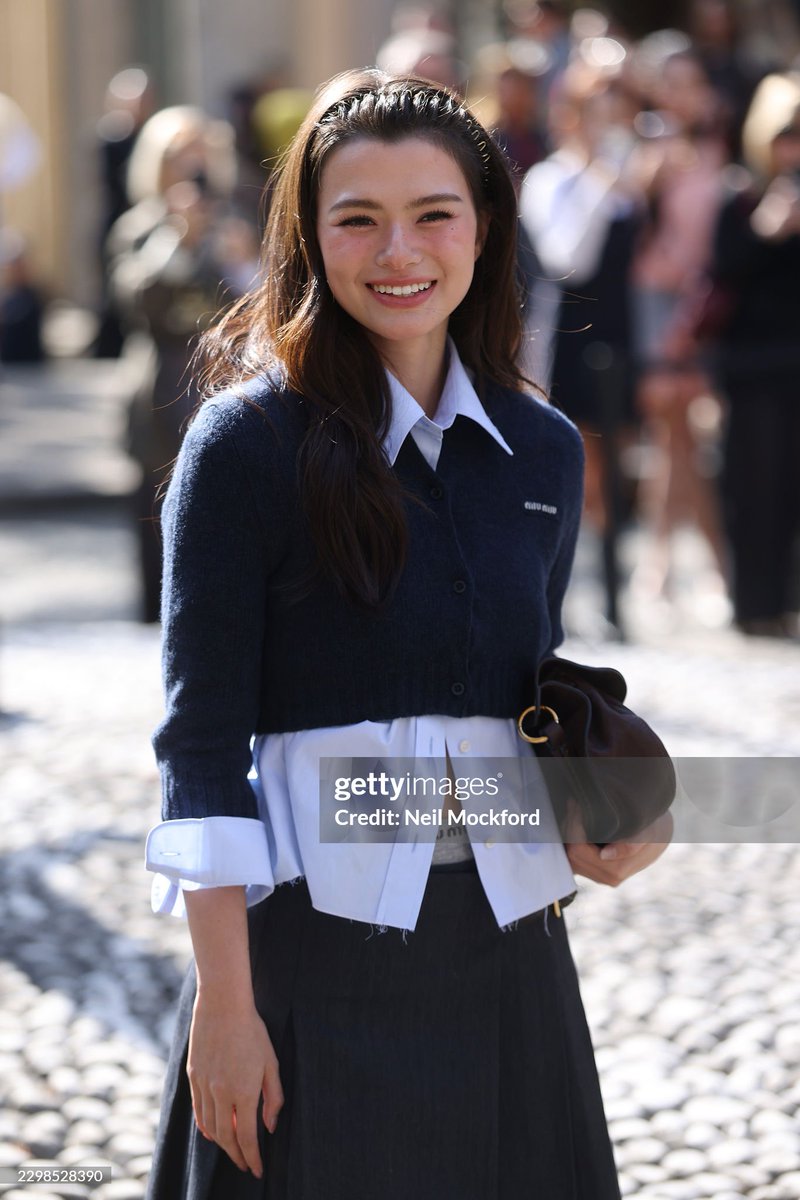 beckyfanclub05's tweet photo. แจกรอยยิ้มหวานๆ ต้อนรับวันจันทร์ ☀️

@MIUMIUofficial @AngelssBecky

REBECCA X MIU MIU PFWSS27
#MiuMiuSS27xBecky
#MiuMiuPFWxBecky
#beckysangels #BeckyArmstrong
#MiuMiuSS27 #MiuMiu #ParisFashionWeek https://t.co/9303ESLPuD