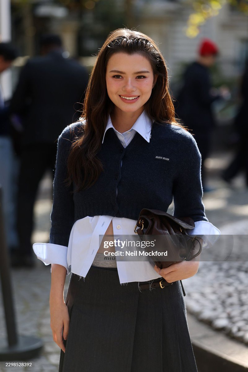 beckyfanclub05's tweet photo. แจกรอยยิ้มหวานๆ ต้อนรับวันจันทร์ ☀️

@MIUMIUofficial @AngelssBecky

REBECCA X MIU MIU PFWSS27
#MiuMiuSS27xBecky
#MiuMiuPFWxBecky
#beckysangels #BeckyArmstrong
#MiuMiuSS27 #MiuMiu #ParisFashionWeek https://t.co/9303ESLPuD