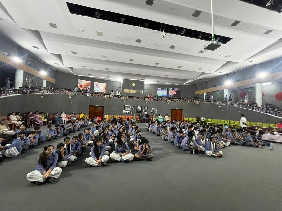 DCP_IFSO's tweet photo. Empowering Digital Safety at Modern School

The #IFSO Unit conducted an engaging Cyber Awareness Session at Modern School, Vasant Vihar, with 1000+ enthusiastic participants . Together, we promoted responsible digital behavior and online safety for a safer digital future! 🎓✨ https://t.co/TMfIbeDEJW