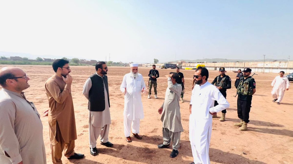 ahmad__bobak's tweet photo. لاچی گراؤنڈ کوہاٹ 

آج رات وزیر اعلیٰ سہیل آفریدی کے لانگ مارچ کے لاکھوں لوگوں کے کوہاٹ میں پڑاؤ کی تیاریاں شروع کر دی گئیں 

صوبائی وزیر آفتاب عالم کا لاچی گراؤنڈ کا دورہ https://t.co/BMqI3xUeae