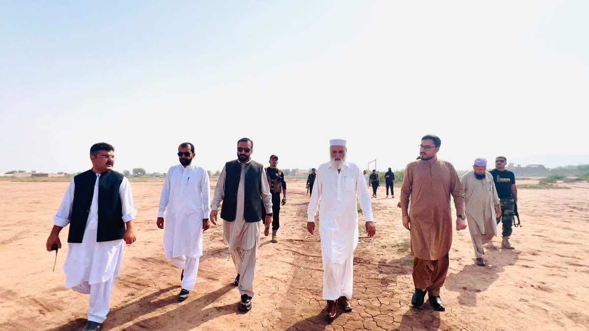 ahmad__bobak's tweet photo. لاچی گراؤنڈ کوہاٹ 

آج رات وزیر اعلیٰ سہیل آفریدی کے لانگ مارچ کے لاکھوں لوگوں کے کوہاٹ میں پڑاؤ کی تیاریاں شروع کر دی گئیں 

صوبائی وزیر آفتاب عالم کا لاچی گراؤنڈ کا دورہ https://t.co/BMqI3xUeae