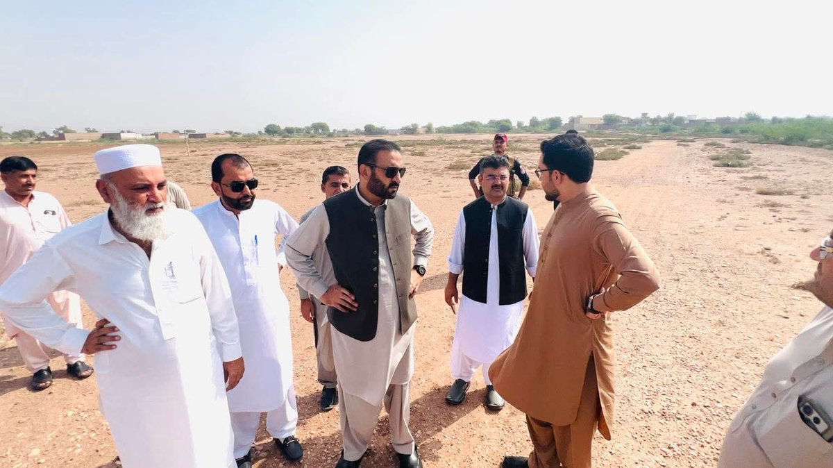 ahmad__bobak's tweet photo. لاچی گراؤنڈ کوہاٹ 

آج رات وزیر اعلیٰ سہیل آفریدی کے لانگ مارچ کے لاکھوں لوگوں کے کوہاٹ میں پڑاؤ کی تیاریاں شروع کر دی گئیں 

صوبائی وزیر آفتاب عالم کا لاچی گراؤنڈ کا دورہ https://t.co/BMqI3xUeae