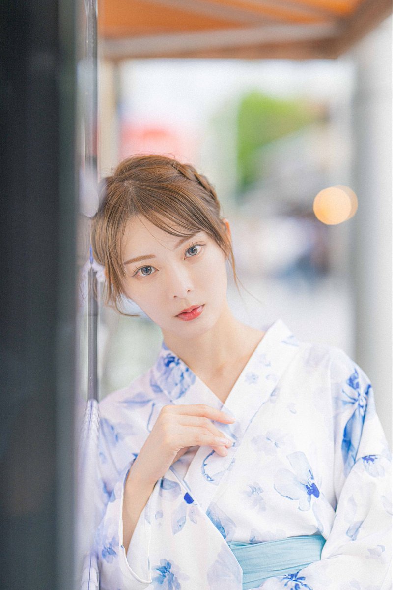 reen_ichinose's tweet photo. 「ひと夏の視線」 https://t.co/gJs7ls3SC0