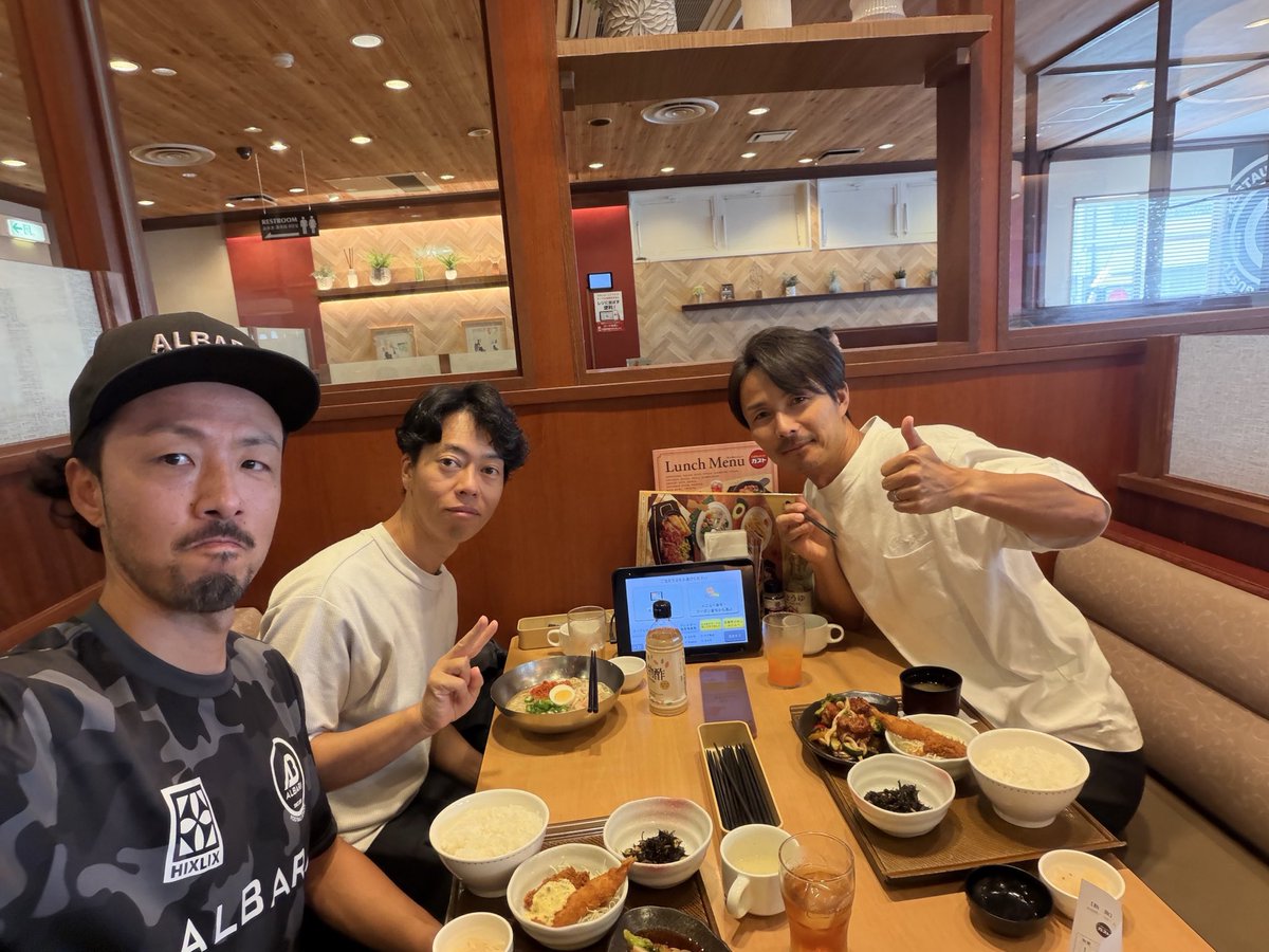 hibarirui's tweet photo. 久々の交流会。
勉強させて頂きました。
＃アルバーリ
＃SC相模原ユース
＃ひばり鍼灸整骨院 https://t.co/BJxlypszI0