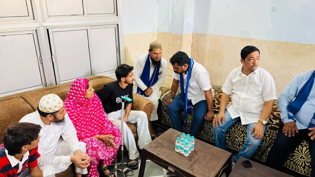 ASP4Rajasthan's tweet photo. कुछ दिन पूर्व, नगीना लोकसभा क्षेत्र के नगीना शहर स्थित मोहल्ला सराय मीर निवासी भाई तलत मंसूरी जी की धर्मपत्नी का असामयिक निधन हो गया। 

दिनांक 03 अक्टूबर 2026 को शोक-संतप्त परिवार से मुलाक़ात कर अपनी शोक संवेदनाएं व्यक्त कीं और उन्हें इस कठिन दुःख की घड़ी में ढांढस बंधाया। https://t.co/pLnCK0euy7