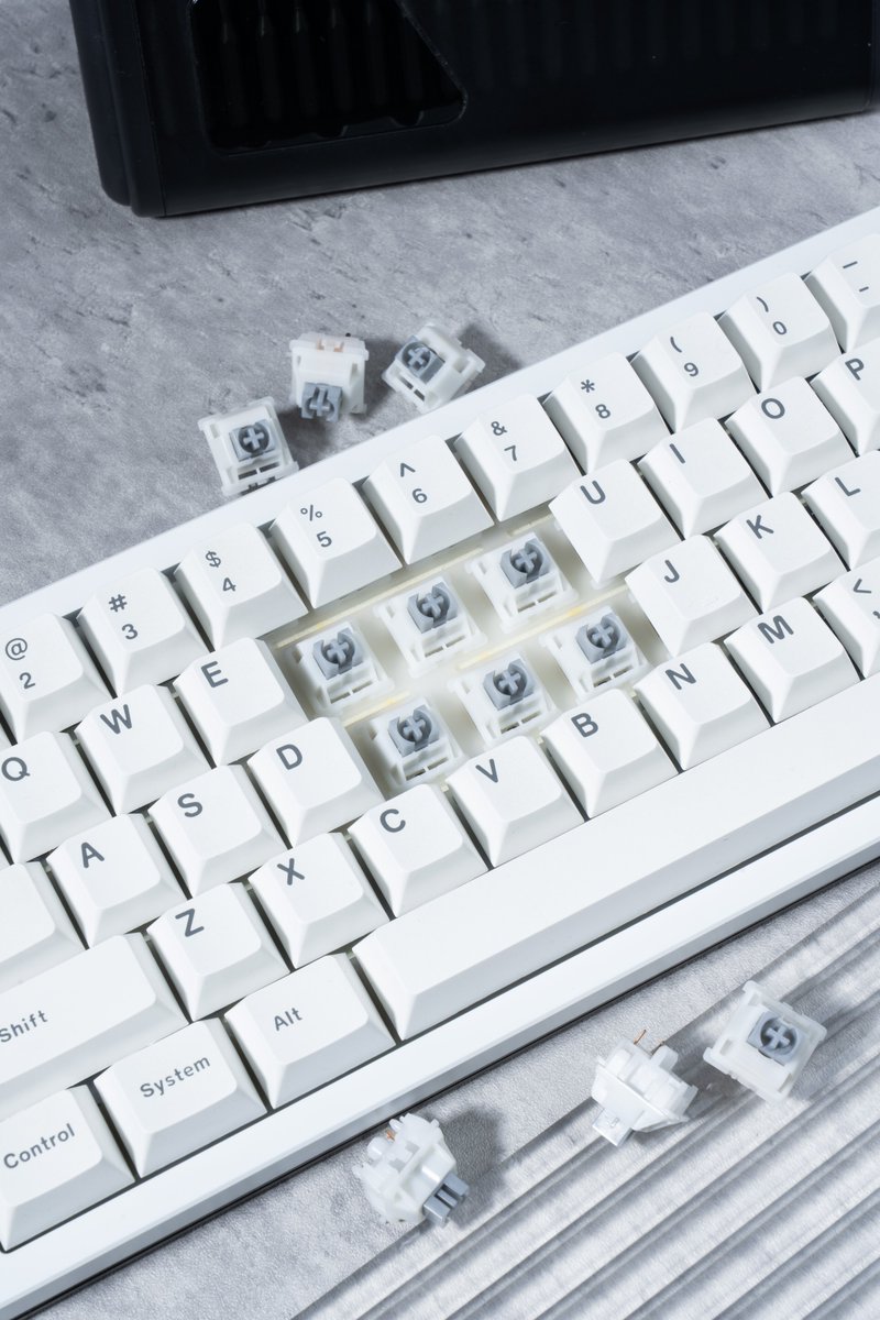 ukeebs's tweet photo. Ukeebs Snowy Silver⚡️
Speed linear switch with 1.2mm pre-travel.
Light 35gf actuation, dual-stage spring &amp; pre-lubed.
Fast, snappy &amp; direct keystrokes for gaming.

👇https://t.co/sFnnF5jjHg

#Ukeebs #Gateron #SnowySeries #MechanicalKeyboard #LinearSwitch #CustomKeyboard https://t.co/Zrnq21p73T