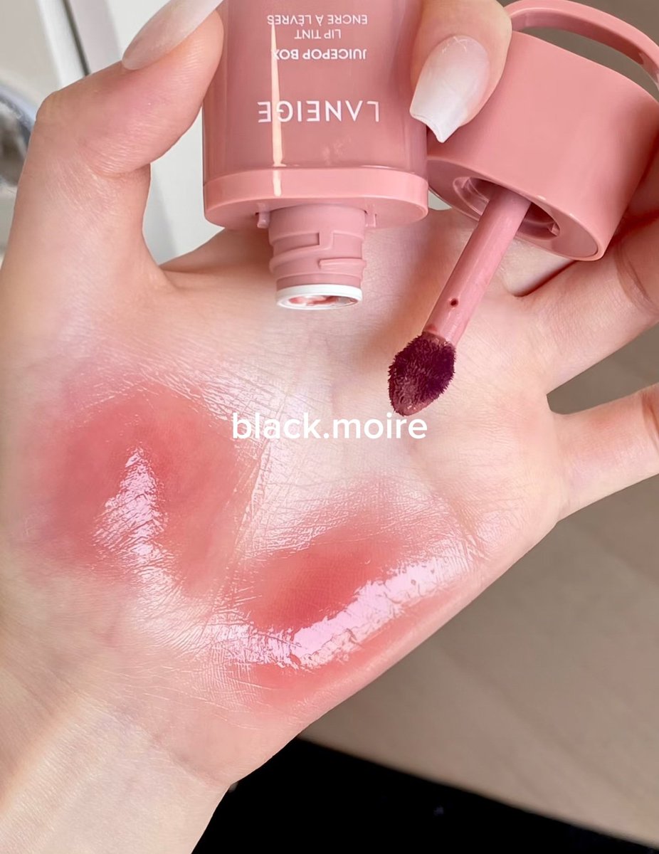 black_moire's tweet photo. リップって塗った直後は綺麗でも
​30分後に砂漠化するのほんと無理ww
​でもこれ全然乾燥しなくて感動した✨
​保湿力すごくて最近こればかり塗ってるww https://t.co/KIroekmgGJ