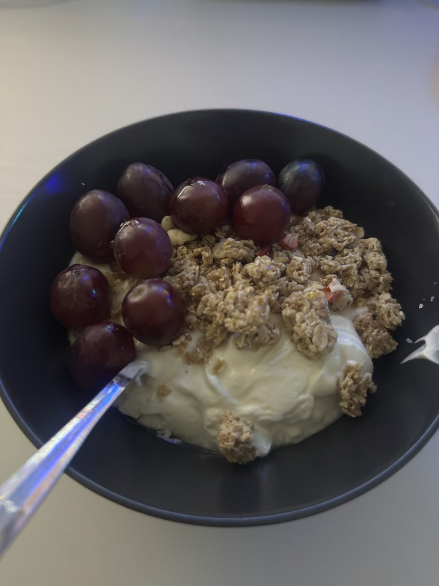 QC_Capital_'s tweet photo. Happy Monday Legends!

Starting the week strong, same breakfast as usual: protein, oats, grapes, honey and coffee

Let’s have a great week everyone! 📈 https://t.co/vx3uOCuuo2