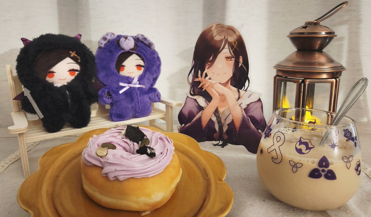 Tomoe02081128's tweet photo. お友達が巴様カラーのドーナツ見かけたから思わず買っちゃったと渡してくれました🍩✨
紫芋と深緑のピスタチオのトッピング、確かに巴様だ🍠
すごく美味しかったし、その気持ちが嬉しかった☺️ https://t.co/YwNp2nkw28