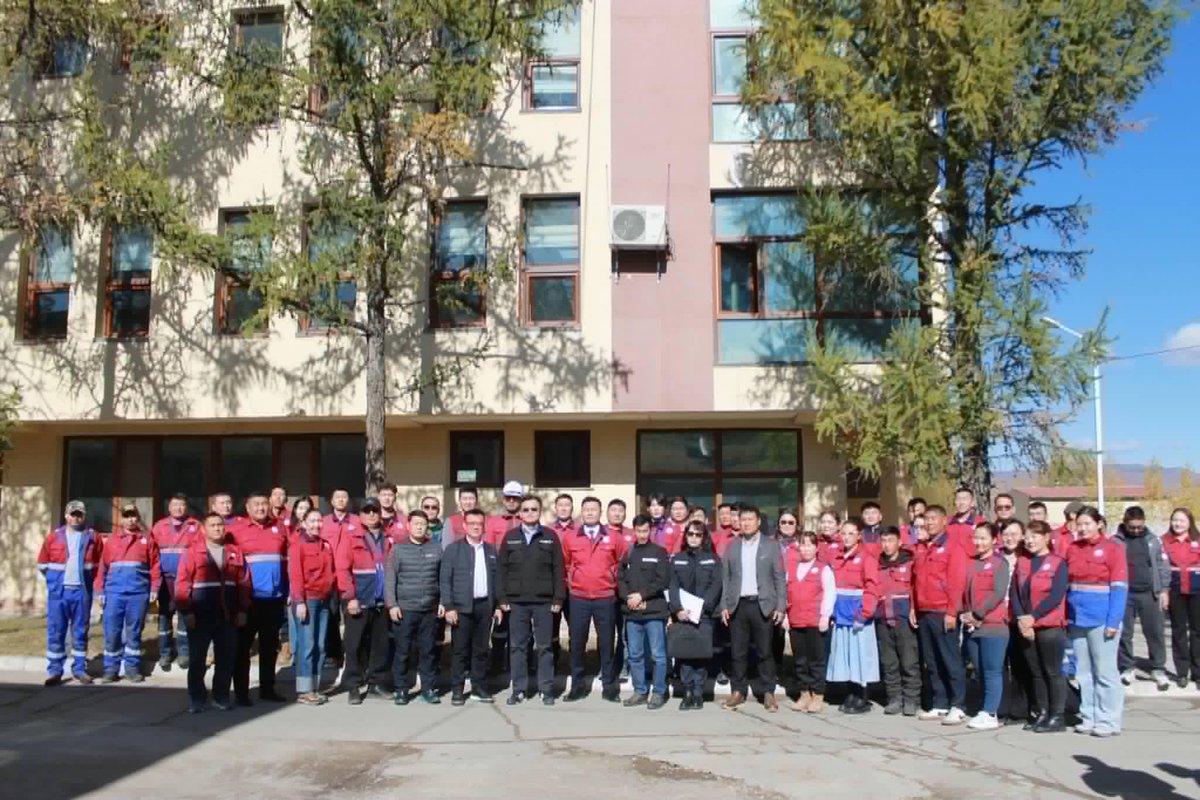 energy_gov_mn's tweet photo. ЭХ-ний Сайд Б. Найдалаа "Эрдэнэтийн ДЦС", "Эрдэнэт Булганы цахилгаан түгээх сүлжээ" ТӨХК болон ЦДҮС компанийн Хангайн бүсийн салбарт тус тус ажиллалаа.
2026-2027 оны өвөлжилтийн бэлтгэл Орхон аймгийн хэмжээнд салбарын үйлдвэр, компаниудын дундаж гүйцэтгэлээр 85%-тай байна. https://t.co/DdpagmJnul