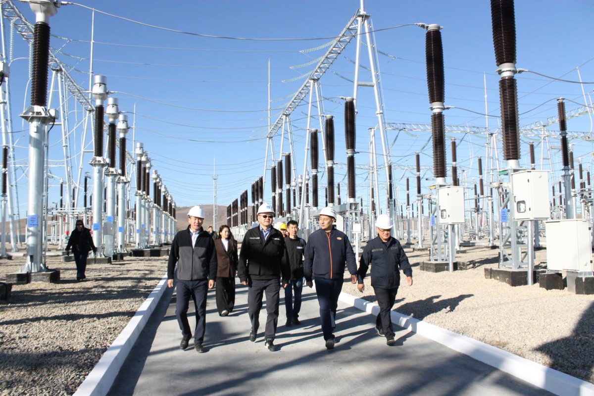 energy_gov_mn's tweet photo. ЭХ-ний Сайд Б. Найдалаа "Эрдэнэтийн ДЦС", "Эрдэнэт Булганы цахилгаан түгээх сүлжээ" ТӨХК болон ЦДҮС компанийн Хангайн бүсийн салбарт тус тус ажиллалаа.
2026-2027 оны өвөлжилтийн бэлтгэл Орхон аймгийн хэмжээнд салбарын үйлдвэр, компаниудын дундаж гүйцэтгэлээр 85%-тай байна. https://t.co/DdpagmJnul