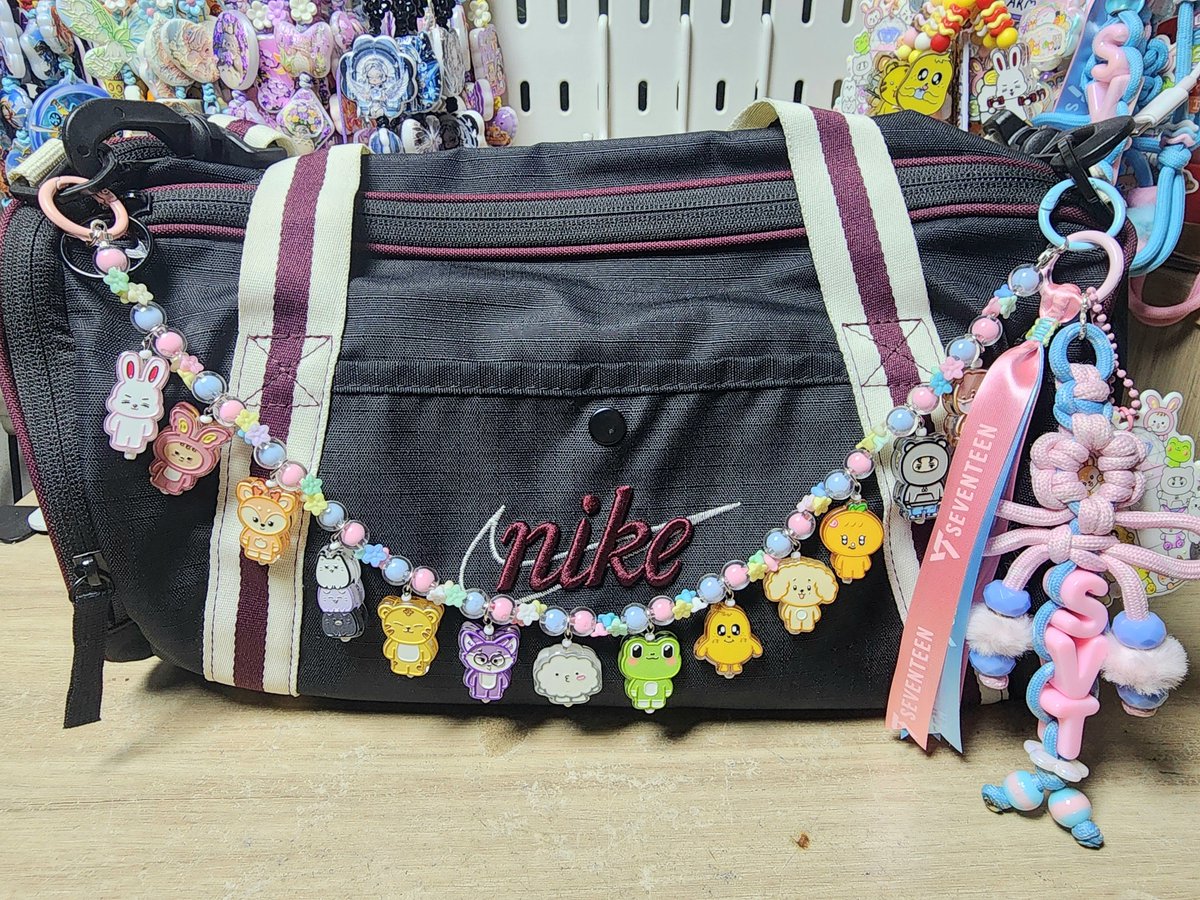 belsBakesnCraft's tweet photo. New Bagcharms
#seventeen #miniteen #carat #charms #crafts https://t.co/C5AOurJzqz