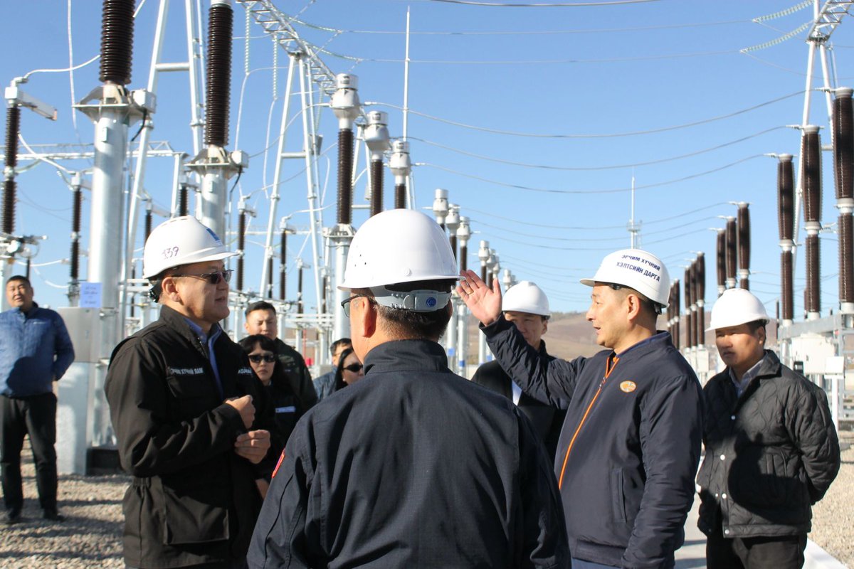 energy_gov_mn's tweet photo. ЭХ-ний Сайд Б. Найдалаа "Эрдэнэтийн ДЦС", "Эрдэнэт Булганы цахилгаан түгээх сүлжээ" ТӨХК болон ЦДҮС компанийн Хангайн бүсийн салбарт тус тус ажиллалаа.
2026-2027 оны өвөлжилтийн бэлтгэл Орхон аймгийн хэмжээнд салбарын үйлдвэр, компаниудын дундаж гүйцэтгэлээр 85%-тай байна. https://t.co/DdpagmJnul