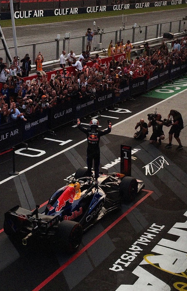 SCUDERIAFEMBOY's tweet photo. goodmorning, max is still the winner of the bahrain gp ❤️ https://t.co/2V3LIp9L9x