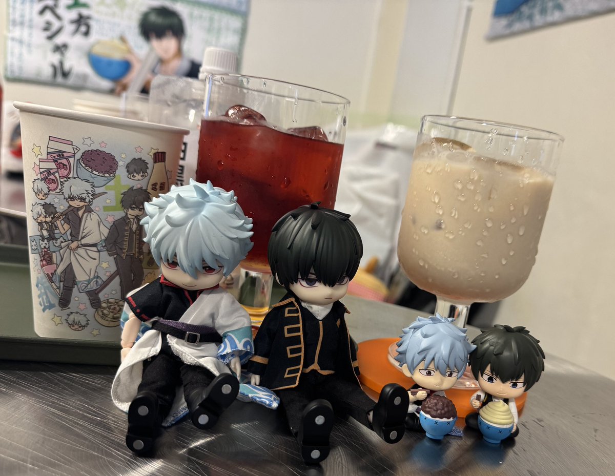 gh_momiji's tweet photo. 백흑교차 긴히지 카페 2일차 댕겨왔습니다🤍🖤
오랜만에 뵙는 분들도 많고 익숙한 얼굴도 있고 좋네요 이럴때 아니면 언제보겠어👀
이런 행사 많았으면 너무 행복하겟다.... 긴히지러 모두가 오늘 좋은 시간 보내고 계시길🫡

#백흑의_사이에서
#닮은_사람끼리_만나는_법이다 https://t.co/ItnycQ13sk