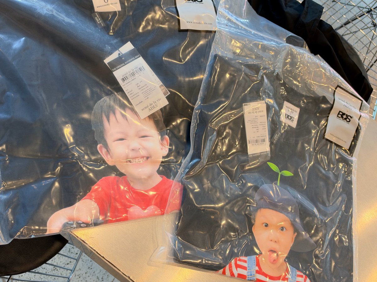 pnps_mm's tweet photo. นี่เราอยากได้เสื้อตัวละ 3,000 หรือนี่ รักเค้า💖

#ADLVxBUS
#HEARTchuthiwat #JUNGT https://t.co/zsy7h15vzO