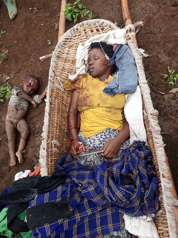 DieuWedi1's tweet photo. #RDC_Rwanda
Voici comment le Rwanda&#Ruberwa (#M23/AFC/RDF/Twirwanerho/RedTabara) protègent les swahiliphones ds parties q'ils occupent. Ns rappelons q les2kivu st swahiliphones. Ns sommes vraiment très pacifiques pr laisser des gens com #Ruberwa continuer à distiller la haine😡 https://t.co/03kN4M3Qzl