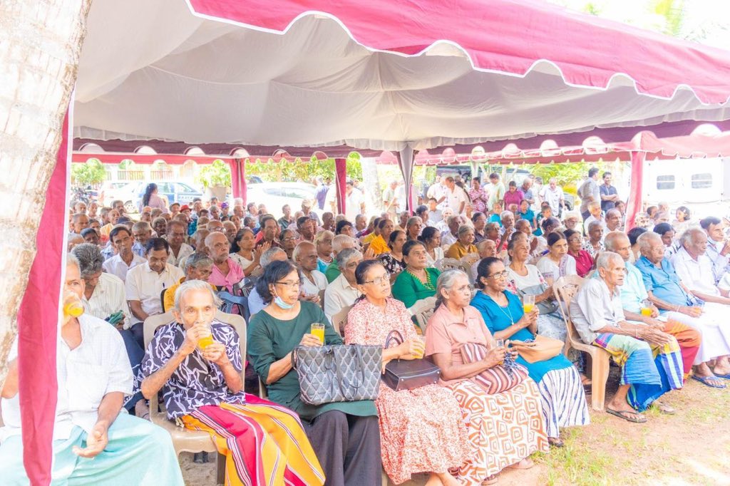 rajakarunahs's tweet photo. දිවුලපිටිය ආසනයේ සම සංවිධායක ප්රසාදනී කාරියවසම් මහත්මිය විසින් සංවිධානය කල වැඩිහිටි උපහාර උළෙලට සහබාගීවූ අවස්ථාව.
#HarshanaRajakaruna #SamagiJanaBalawegaya #SriLankaPolitics #CleanPolitics #fypシ #highlights https://t.co/WTDUBvjFKw