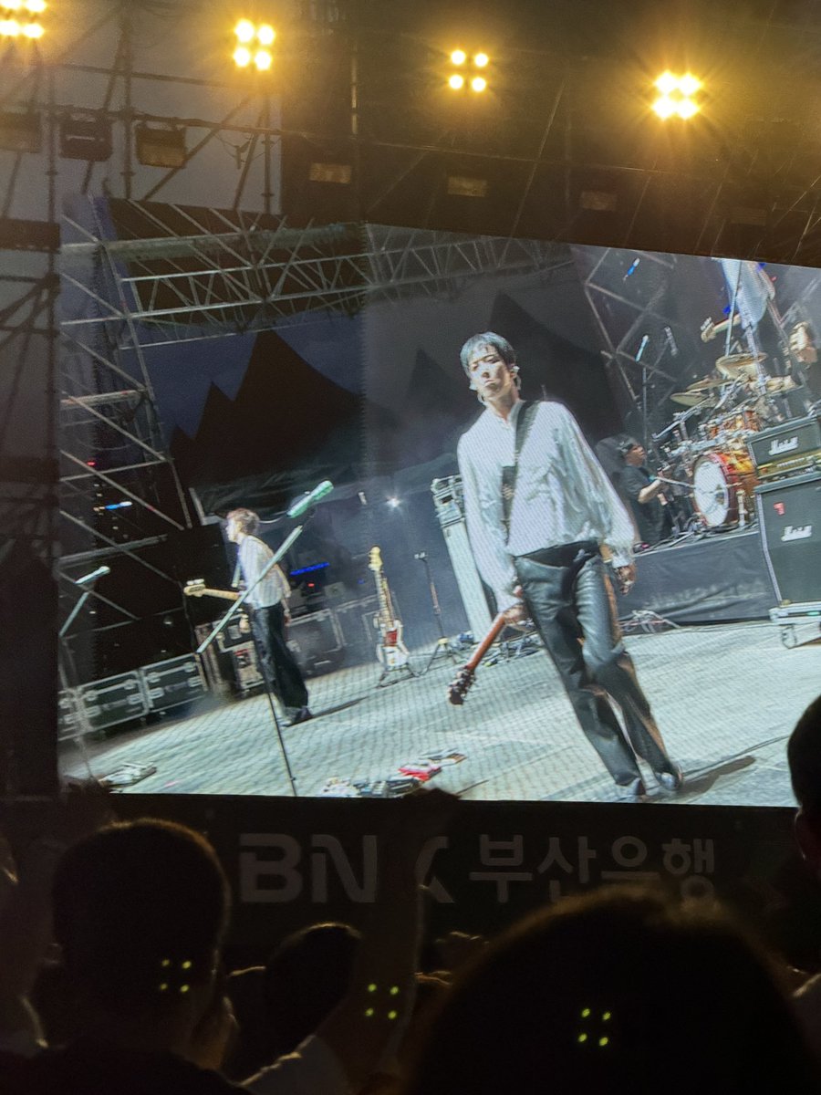 dlwwkddl's tweet photo. 정용화 전나 무서움
<제대로안노는사람잇는지순찰함
                                 다잘놀고잇는거같아서만족함> https://t.co/A90hslUy2p