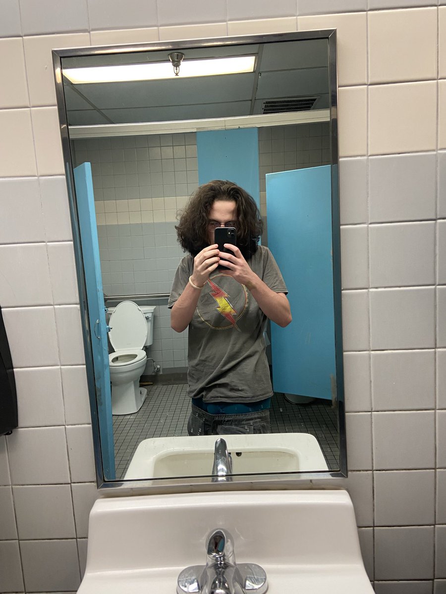 Underwearposter's tweet photo. Sagging in the grocery store bathroom waiting for someone to walk in. https://t.co/uSj8avgzIe