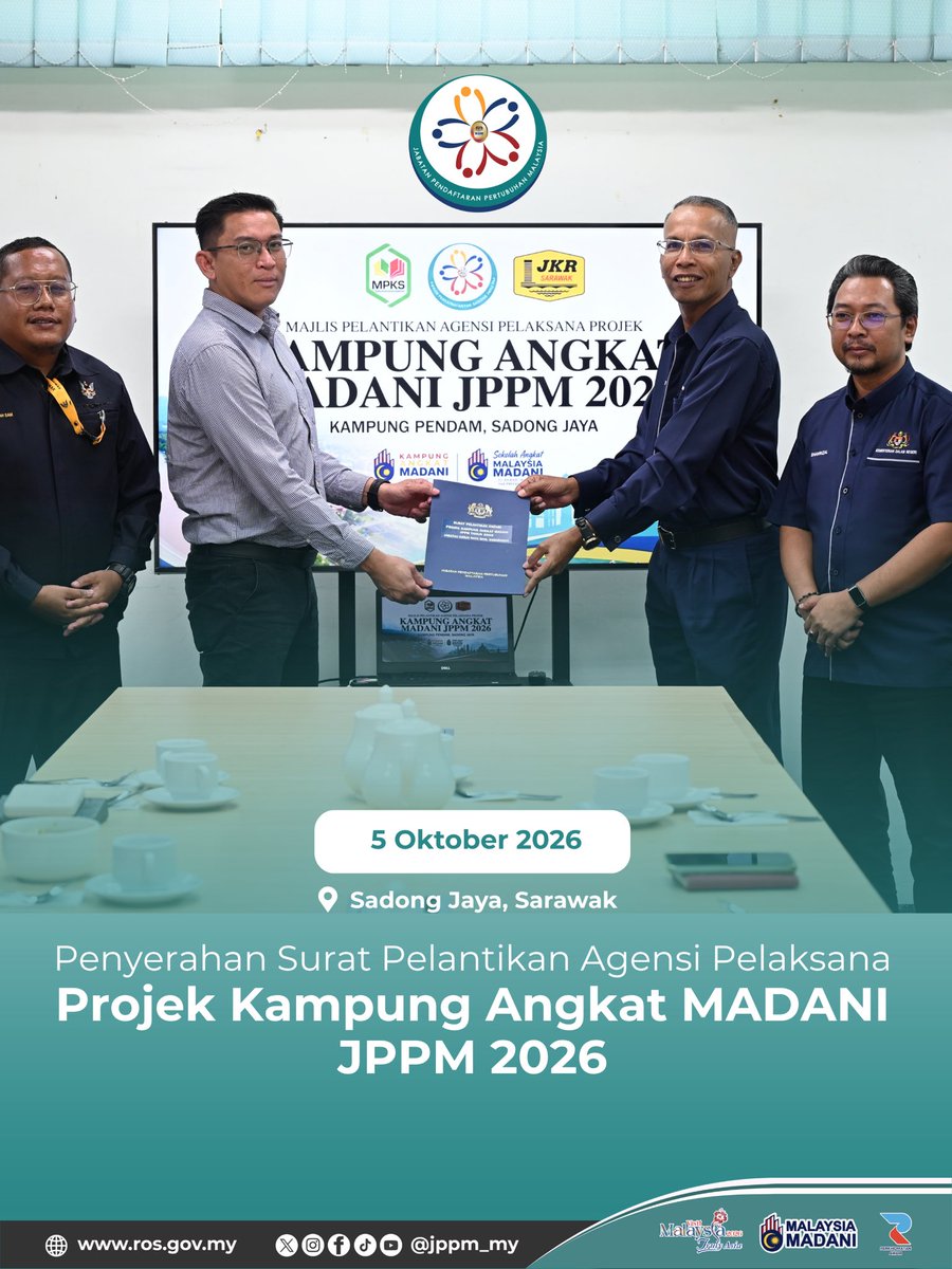 jppm_my's tweet photo. SADONG JAYA | 5 Oktober 2026 – YBrs. Dr. Adam bin Abu Hanipah, Timbalan Ketua Pengarah Jabatan Pendaftaran Pertubuhan Malaysia (JPPM), hari ini menyempurnakan Sesi Penyerahan Surat Pelantikan Agensi Pelaksana Projek Kampung Angkat MADANI (KAM) JPPM Tahun 2026.
#JPPM #KDN https://t.co/3oYtO8D2KA
